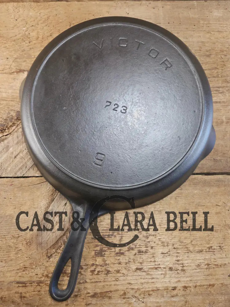 Customer Favorite! Early 1900’s Griswold’s First series Victor #9 Skillet with Heat Ring 723. Amazing daily cooker