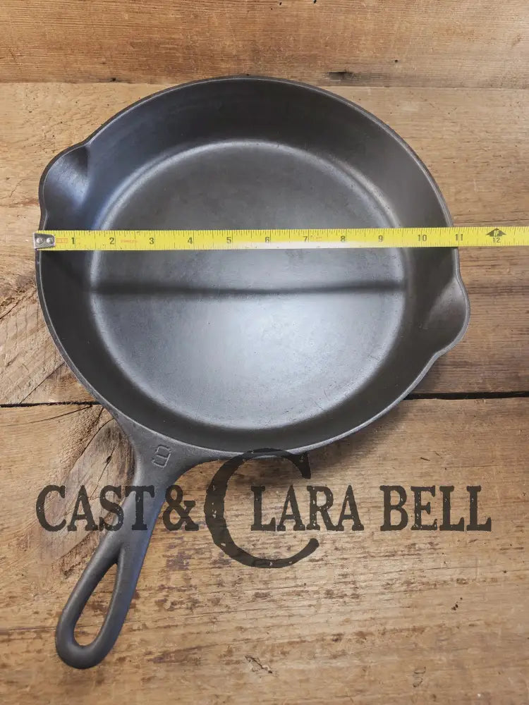 Customer Favorite! Early 1900’s Griswold’s First series Victor #9 Skillet with Heat Ring 723. Amazing daily cooker