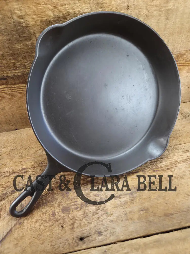 Customer Favorite! Early 1900’s Griswold’s First series Victor #9 Skillet with Heat Ring 723. Amazing daily cooker!