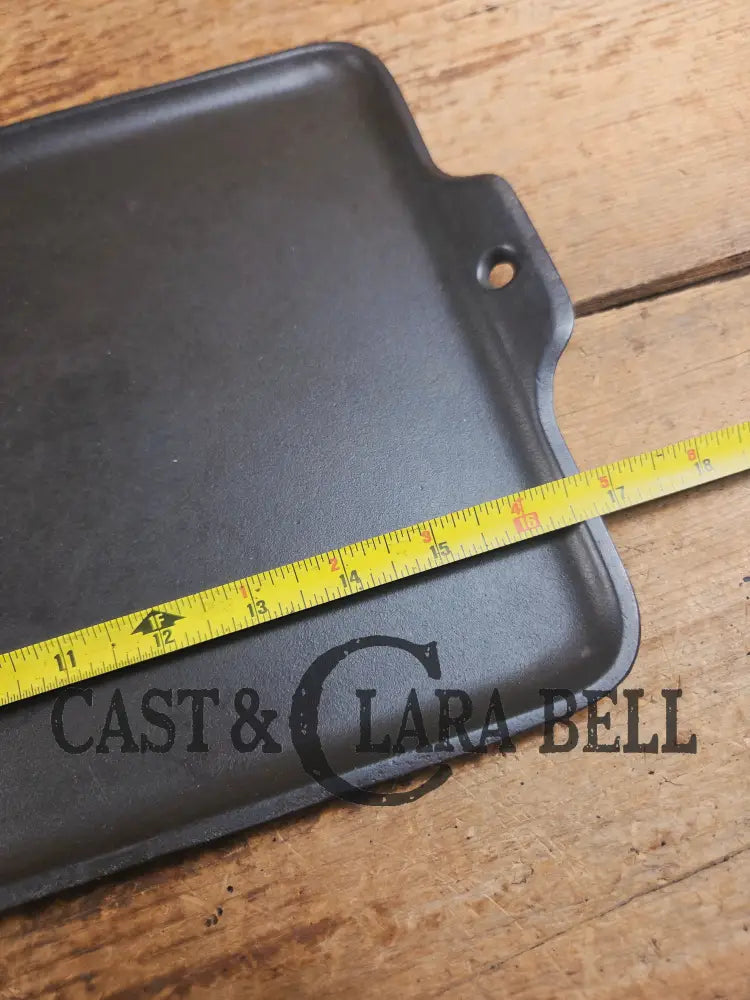 Don’t Miss This if you LOVE Griswold cast iron. THE hard to find Griswold ’Cookie Sheet’ Grill Pan. P/n 1108 Griddle