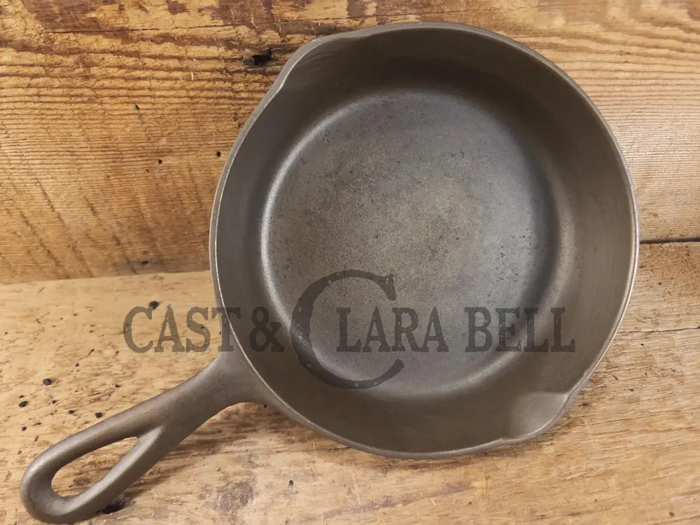 Early 1900βs Lodge #3 Cast Iron Egg Skillet with Single Notch. Perfect snack skillet or eggs for one! Beautiful SC24