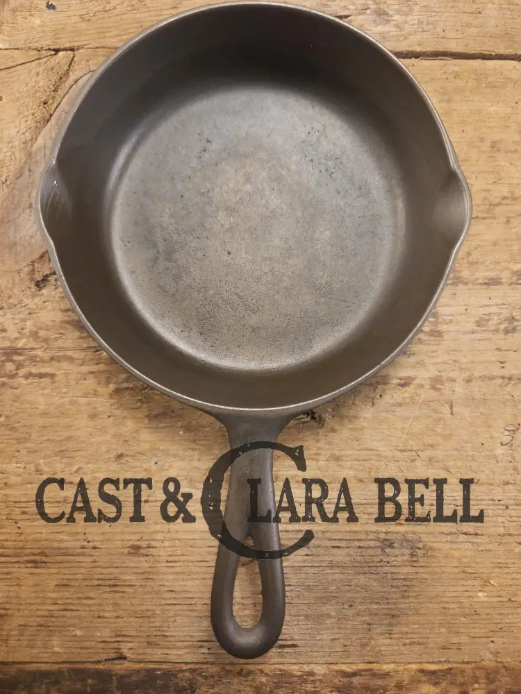Early 1900’s Lodge #3 Cast Iron Egg Skillet with Single Notch. Perfect snack skillet or eggs for one! Beautiful SC24