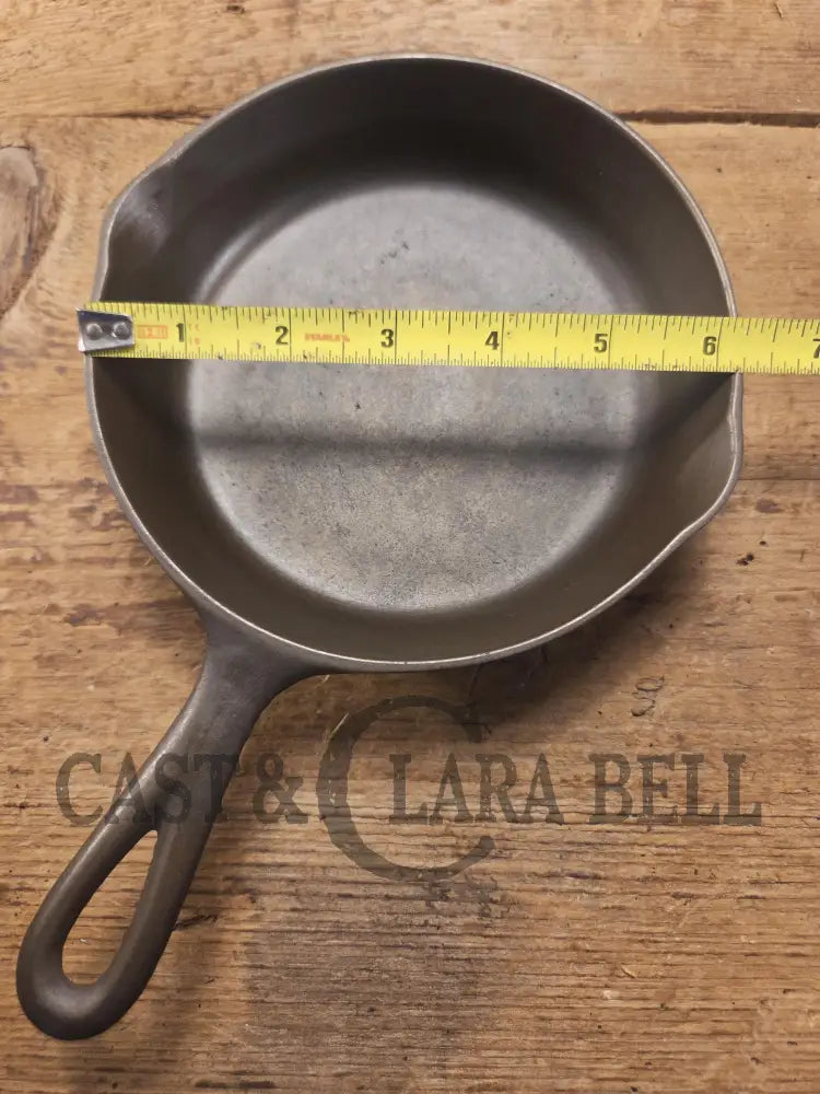 Early 1900βs Lodge #3 Cast Iron Egg Skillet with Single Notch. Perfect snack skillet or eggs for one! Beautiful SC24
