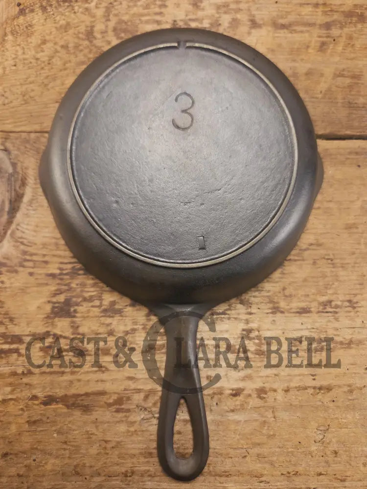 Early 1900βs Lodge #3 Cast Iron Egg Skillet with Single Notch. Perfect snack skillet or eggs for one! Beautiful SC24