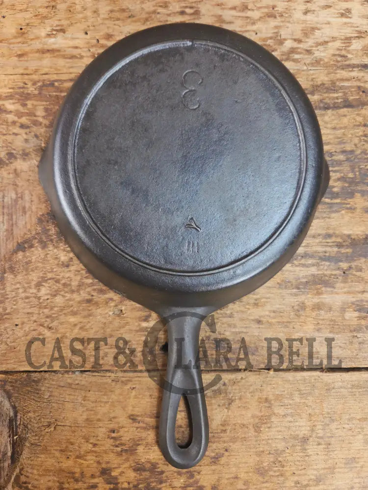 Early 1900βs Lodge #3 (Monday Morning) Cast Iron Egg Skillet Single Notch Raised Y Makers Mark. Awesome pan! Skillet