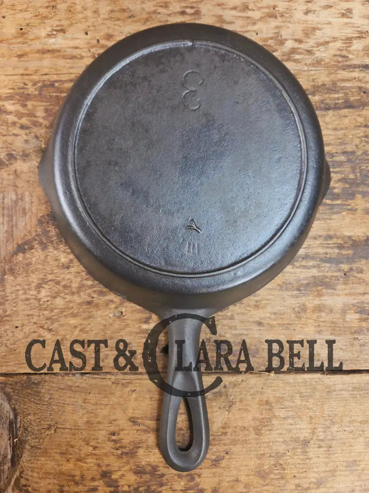 Early 1900’s Lodge #3 (Monday Morning) Cast Iron Egg Skillet Single Notch Raised Y Makers Mark. Awesome pan! Skillet