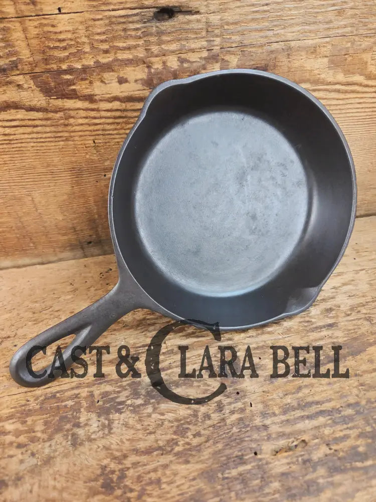 Early 1900’s Lodge #3 (Monday Morning) Cast Iron Egg Skillet Single Notch Raised Y Makers Mark. Awesome pan! Skillet