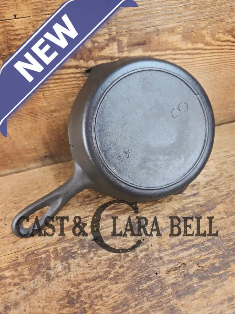 Early 1900βs Lodge #3 (Monday Morning) Cast Iron Egg Skillet Single Notch Raised Y Makers Mark. Awesome pan! Skillet