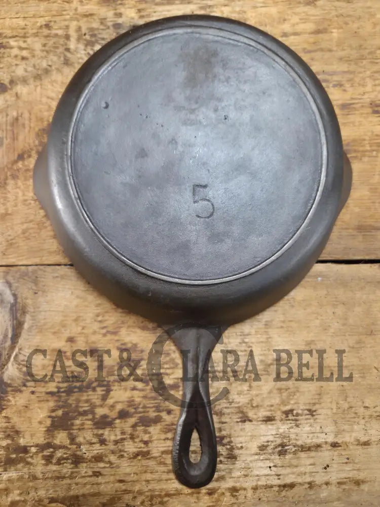Early 1900βs Lodge #5 Cast Iron Skillet with No notches! Tougher one to find handles amazingly light. SC24 Skillet