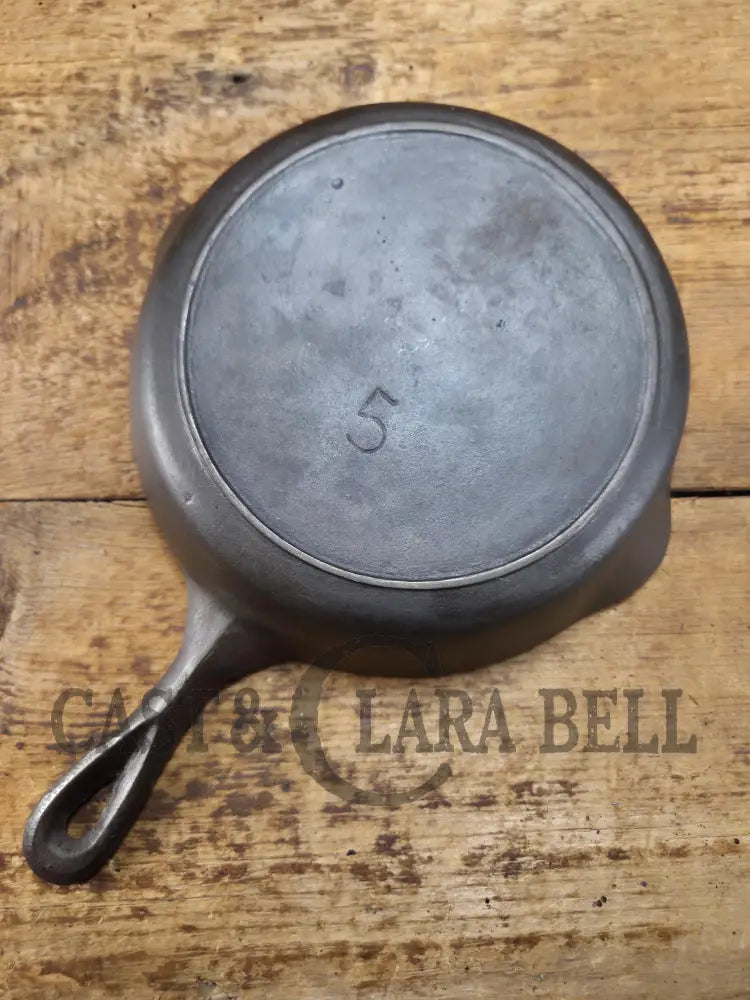 Early 1900βs Lodge #5 Cast Iron Skillet with No notches! Tougher one to find handles amazingly light. SC24 Skillet