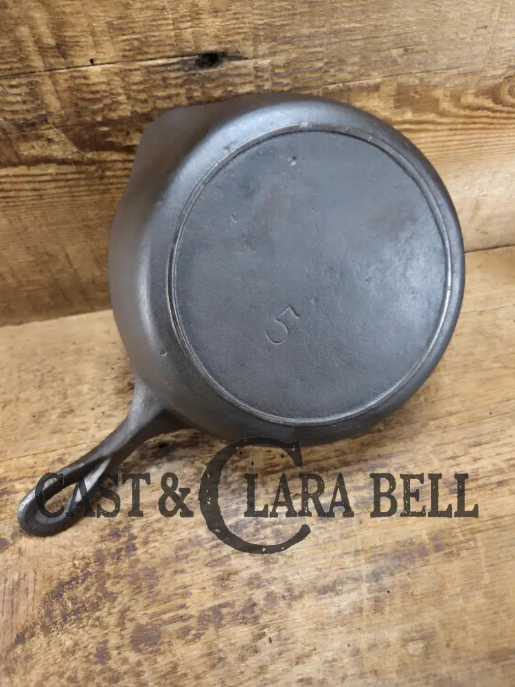 Early 1900’s Lodge #5 Cast Iron Skillet with No notches! Tougher one to find handles amazingly light. SC24 Skillet