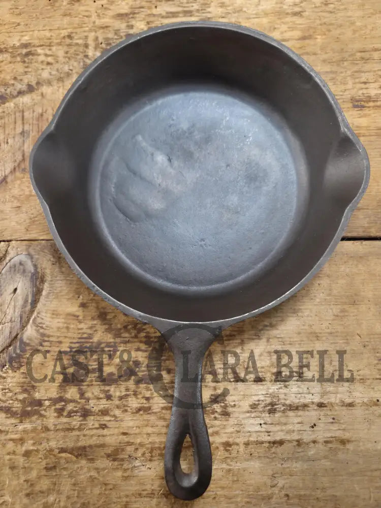Early 1900βs Lodge #5 Cast Iron Skillet with No notches! Tougher one to find handles amazingly light. SC24 Skillet