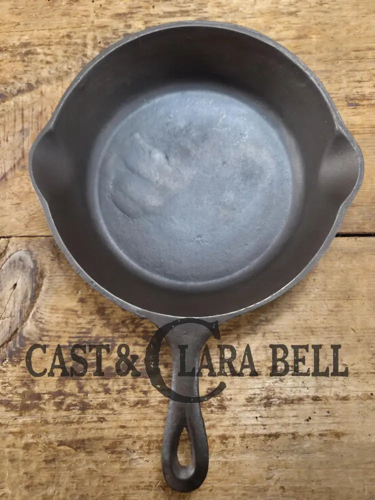 Early 1900’s Lodge #5 Cast Iron Skillet with No notches! Tougher one to find handles amazingly light. SC24 Skillet