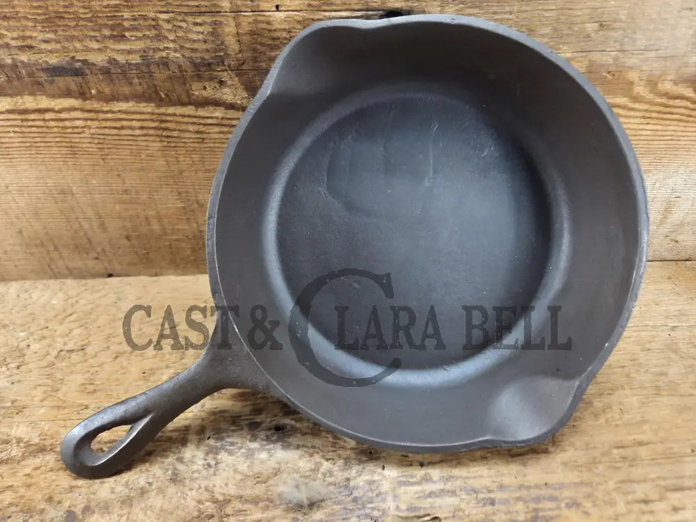 Early 1900βs Lodge #5 Cast Iron Skillet with No notches! Tougher one to find handles amazingly light. SC24 Skillet