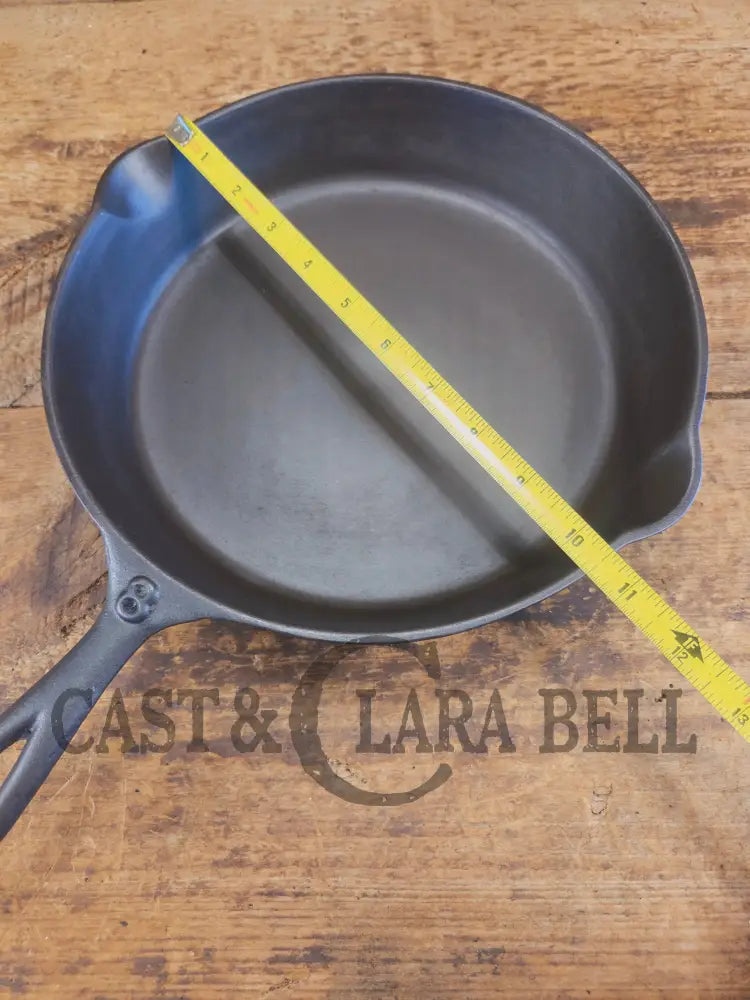 Early 1900’s Lodge #8 Skillet with Arc Logo. Phil’s favorite series! - Skillet