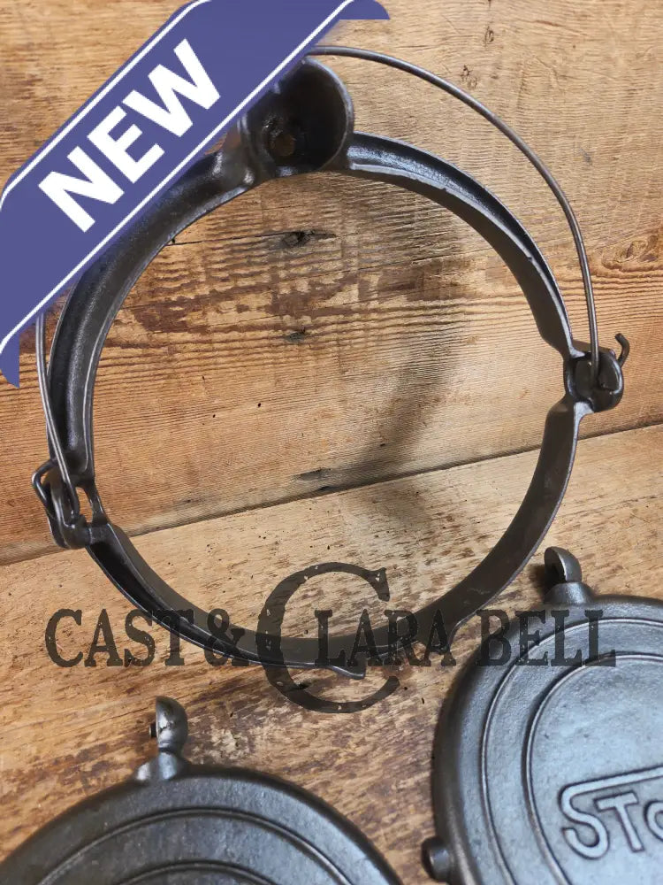 Early 1900βs Stover No. 8 Waffle Iron with Low Base. Gorgeous design and balanced well. Ready to make crispy waffles