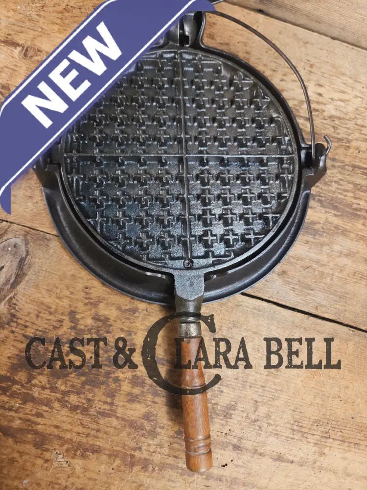Early 1900βs Stover No. 8 Waffle Iron with Low Base. Gorgeous design and balanced well. Ready to make crispy waffles