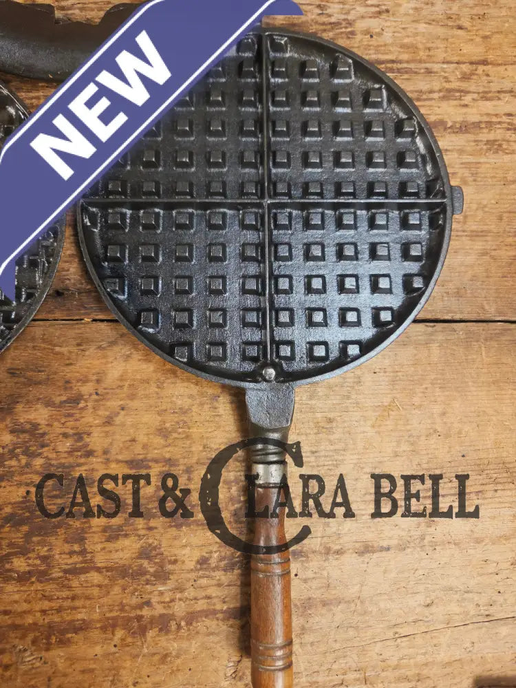 Early 1900βs Stover No. 8 Waffle Iron with Low Base. Gorgeous design and balanced well. Ready to make crispy waffles