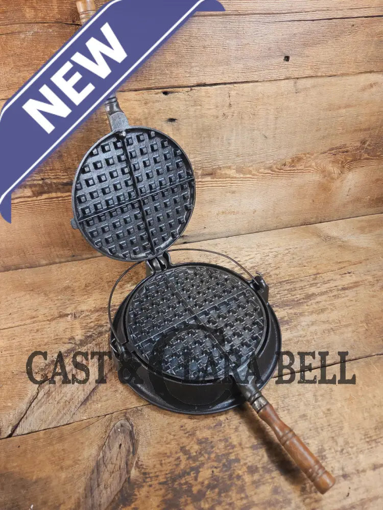 Early 1900βs Stover No. 8 Waffle Iron with Low Base. Gorgeous design and balanced well. Ready to make crispy waffles