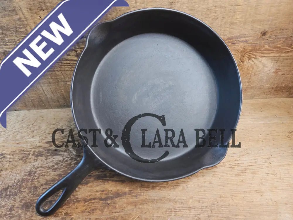 Early 1900’s Wagner made large ’Arc Logo’ #8 Cast Iron Skillet. Daily workhorse awesome for everyday cooking Skillet