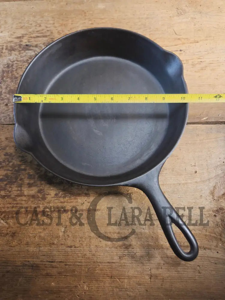 Early 1900’s Wagner made large ’Arc Logo’ #8 Cast Iron Skillet. Daily workhorse awesome for everyday cooking Skillet