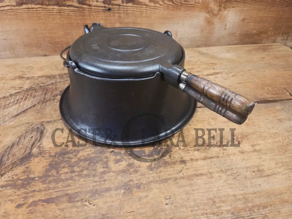 EARLY 1900’s Wagner MFG Co 1892 No. 8 Waffle Iron with Rare Tall Base! Original oak handles! - Waffle Iron