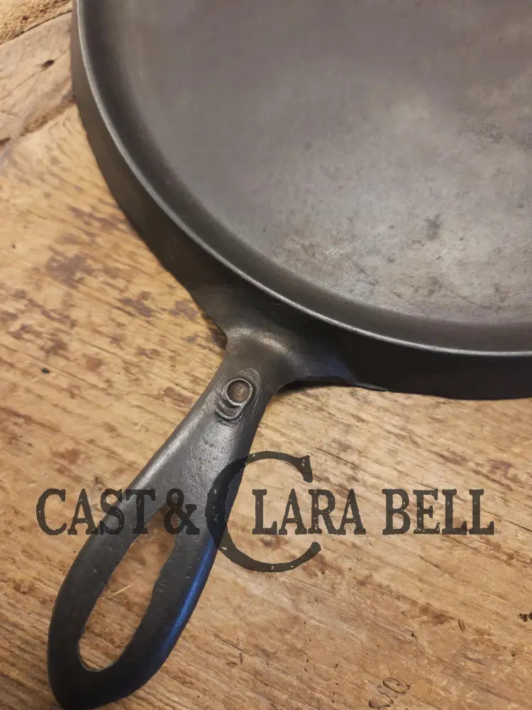 Early 1930’s Era Lodge #9 Round Griddle. Harder to find piece raised 9 on handle. Pancakes and Grilled Cheese! Griddle