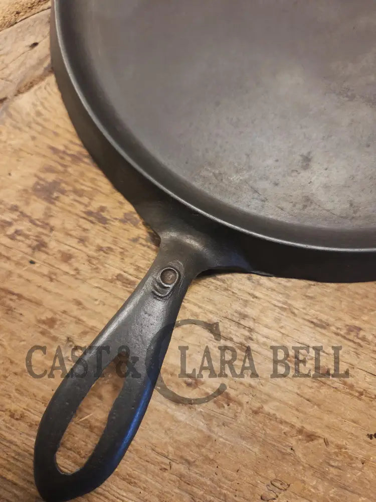 Early 1930’s Era Lodge #9 Round Griddle. Harder to find piece raised 9 on handle. Pancakes and Grilled Cheese! Griddle