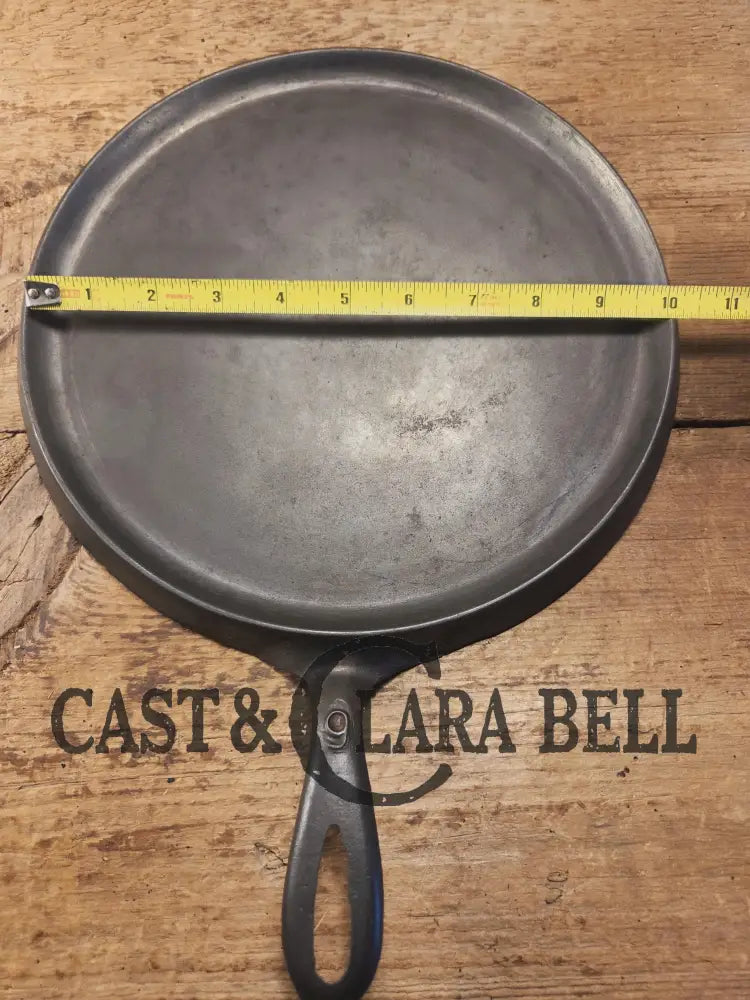 Early 1930’s Era Lodge #9 Round Griddle. Harder to find piece raised 9 on handle. Pancakes and Grilled Cheese! Griddle