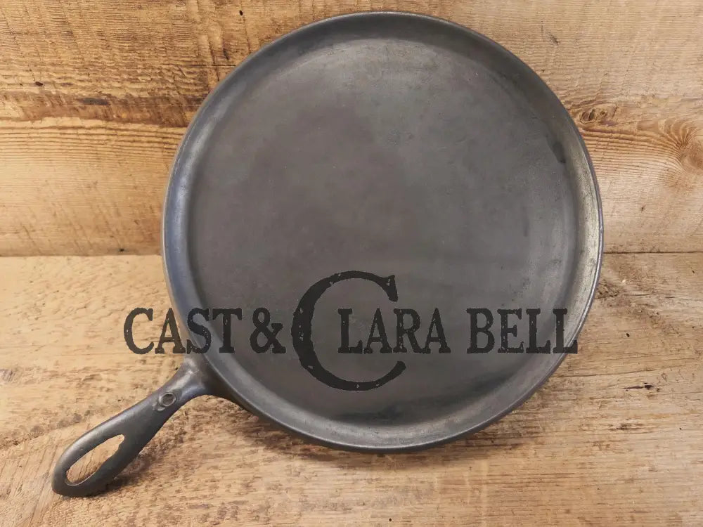 Early 1930’s Era Lodge #9 Round Griddle. Harder to find piece raised 9 on handle. Pancakes and Grilled Cheese! Griddle