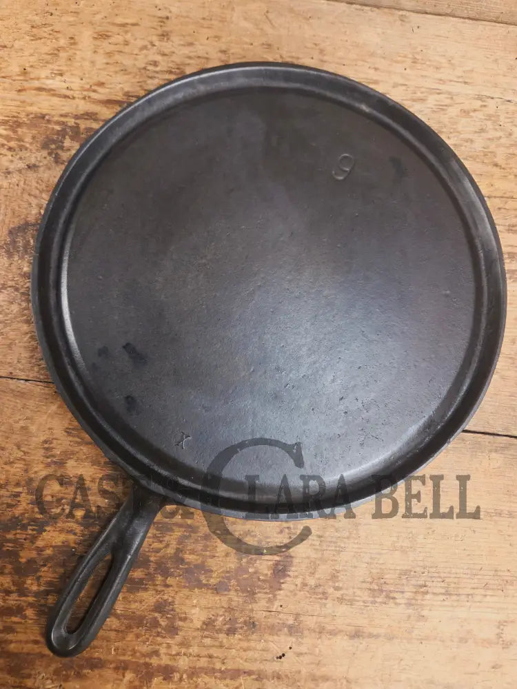Early 1930’s Era Lodge #9 Round Griddle. Harder to find piece raised X and incised 9. Pancakes and Grilled Cheese!