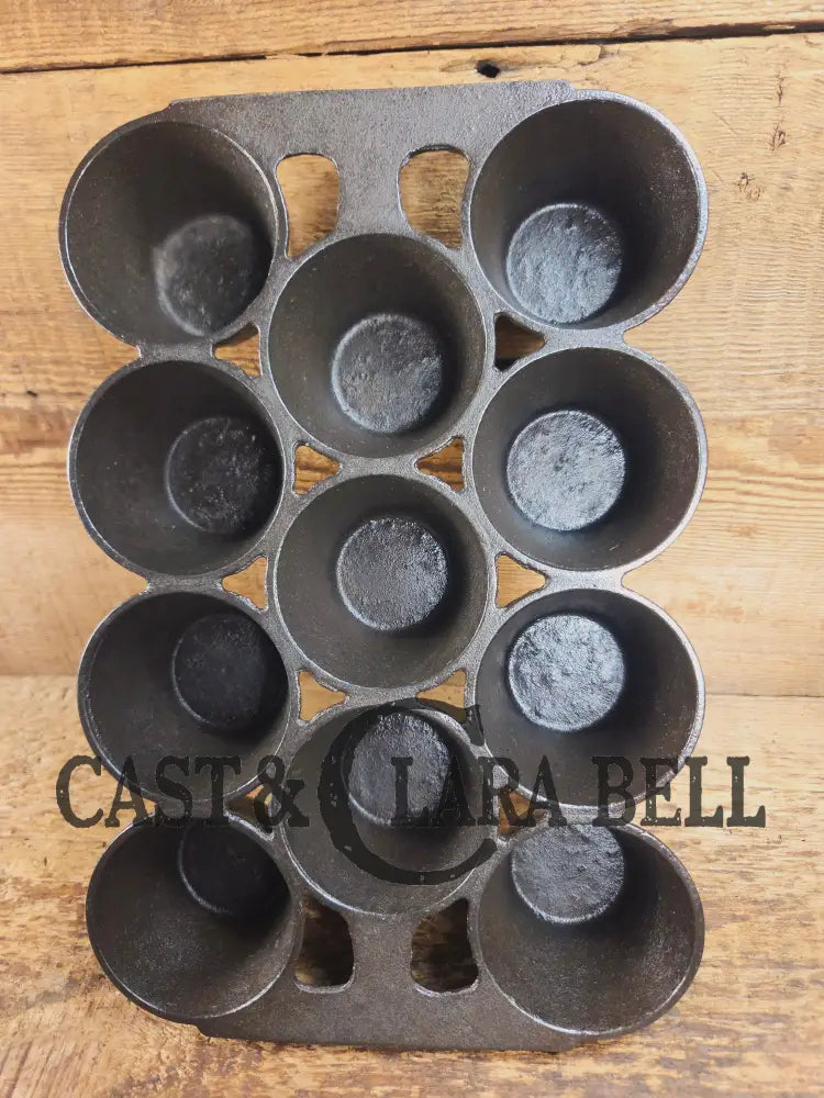 Early Series Erie #10 Popover Pan 11 cup. 948. Variation #4. Beautifully restored and ready to make muffins popovers