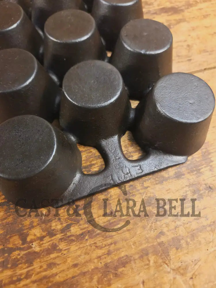 Early Series Erie #10 Popover Pan 11 cup. 948. Variation #4. Beautifully restored and ready to make muffins popovers