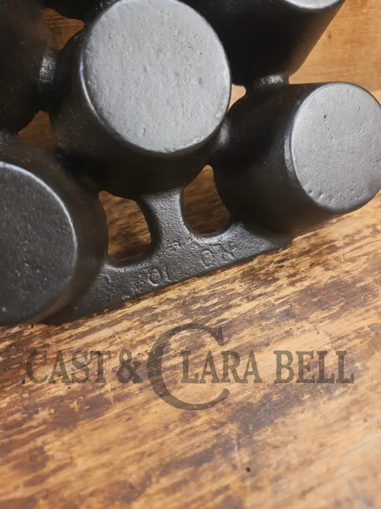 Early Series Erie #10 Popover Pan 11 cup. 948. Variation #4. Beautifully restored and ready to make muffins popovers