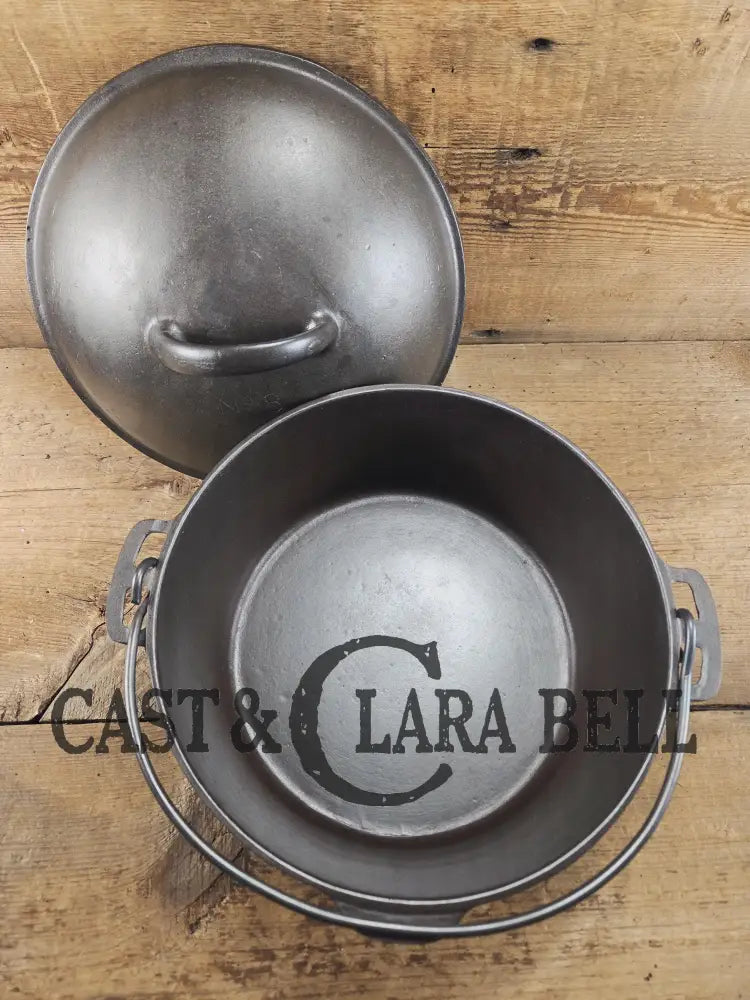 Early to Mid 1900’s Foster Stove Company (Ohio) #8 Cast Iron Dutch Oven. High Dome lid beautiful piece! Dutch Ovens