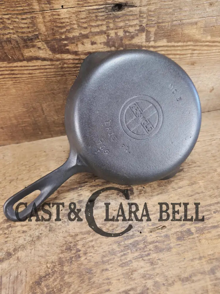 Egg Skillet! Griswold No. 3 Skillet with Small Block Logo and Smooth Bottom 709 I. Restored and ready to Use! Skillet