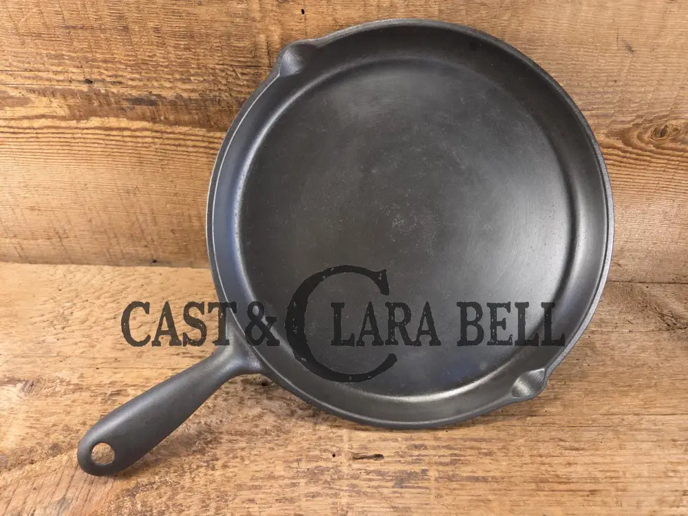 Elegant and hard to source! 1920-30’s WagnerWare #8 Shallow Skillet 1098. Great gift idea! Restored and Ready to Use!