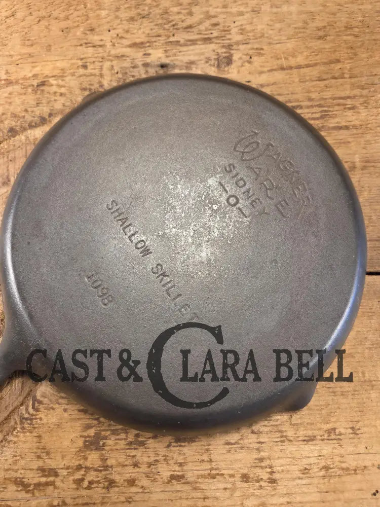Elegant and hard to source! 1920-30’s WagnerWare #8 Shallow Skillet 1098. Great gift idea! Restored and Ready to Use!
