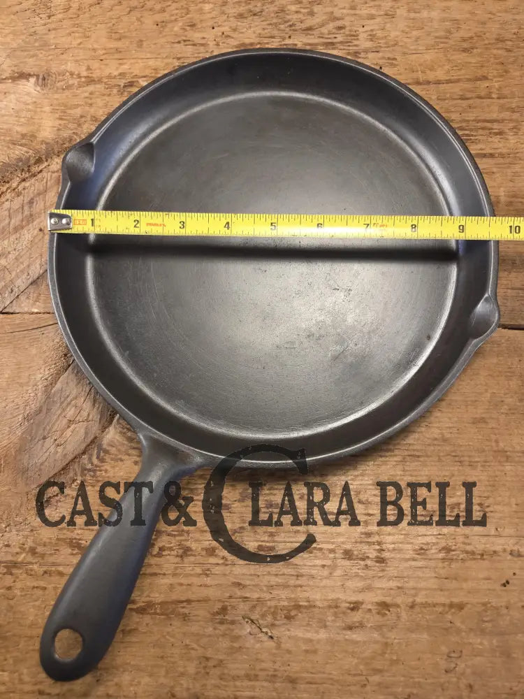 Elegant and hard to source! 1920-30’s WagnerWare #8 Shallow Skillet 1098. Great gift idea! Restored and Ready to Use!