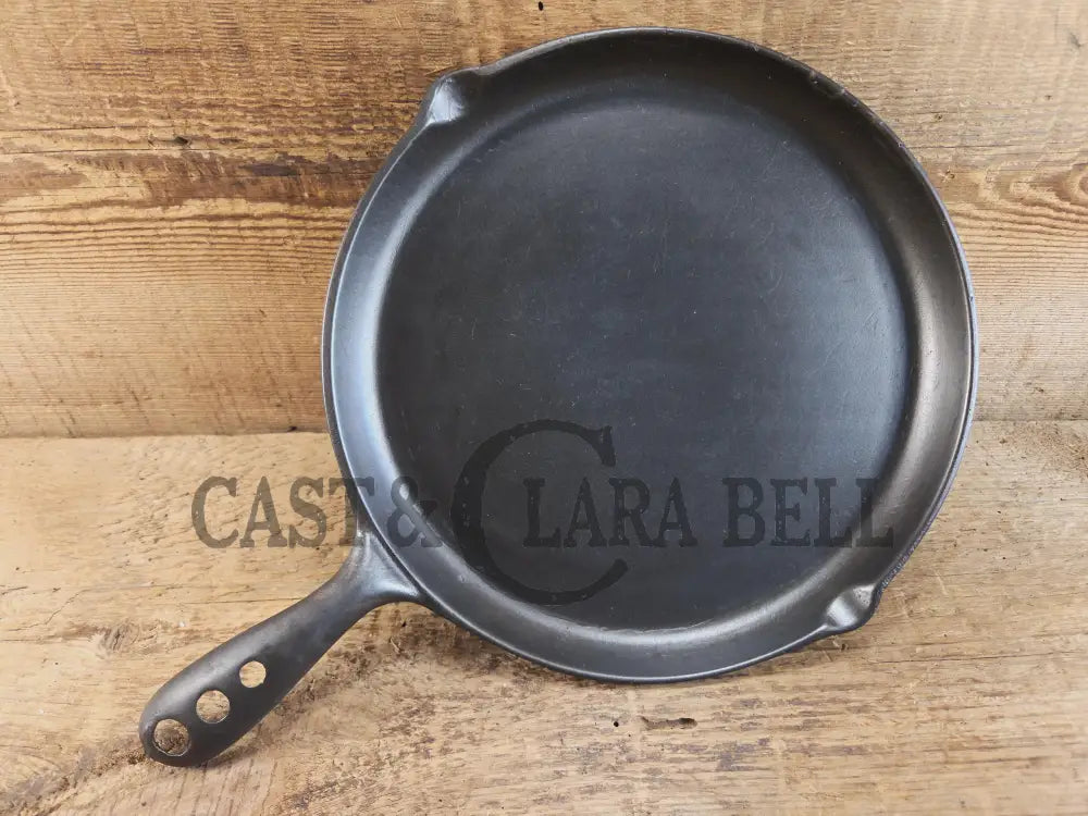 Elegant and hard to source! 1920-30βs WagnerWare #8 Shallow Skillet 1098. Great gift idea! Restored and Ready to Use!