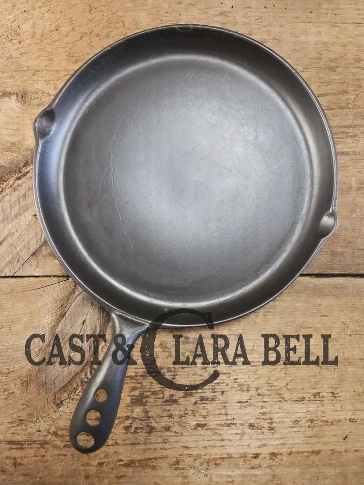 Elegant and hard to source! 1920-30’s WagnerWare #8 Shallow Skillet 1098. Great gift idea! Restored and Ready to Use!