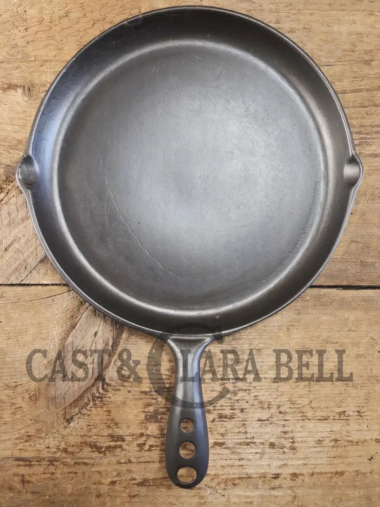 Elegant and hard to source! 1920-30βs WagnerWare #8 Shallow Skillet 1098. Great gift idea! Restored and Ready to Use!