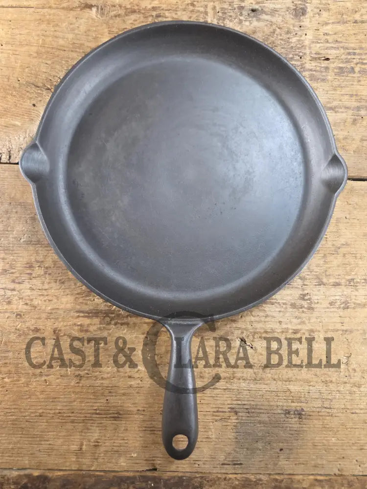 Elegant and hard to source! 1920-30βs WagnerWare #9 Shallow Skillet 1099. Great gift idea! Restored and Ready to Use!