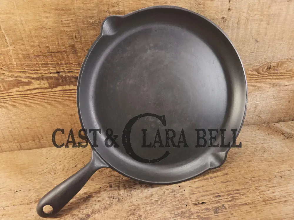 Elegant and hard to source! 1920-30’s WagnerWare #8 Shallow Skillet 1099. Great gift idea! Restored and Ready to Use!