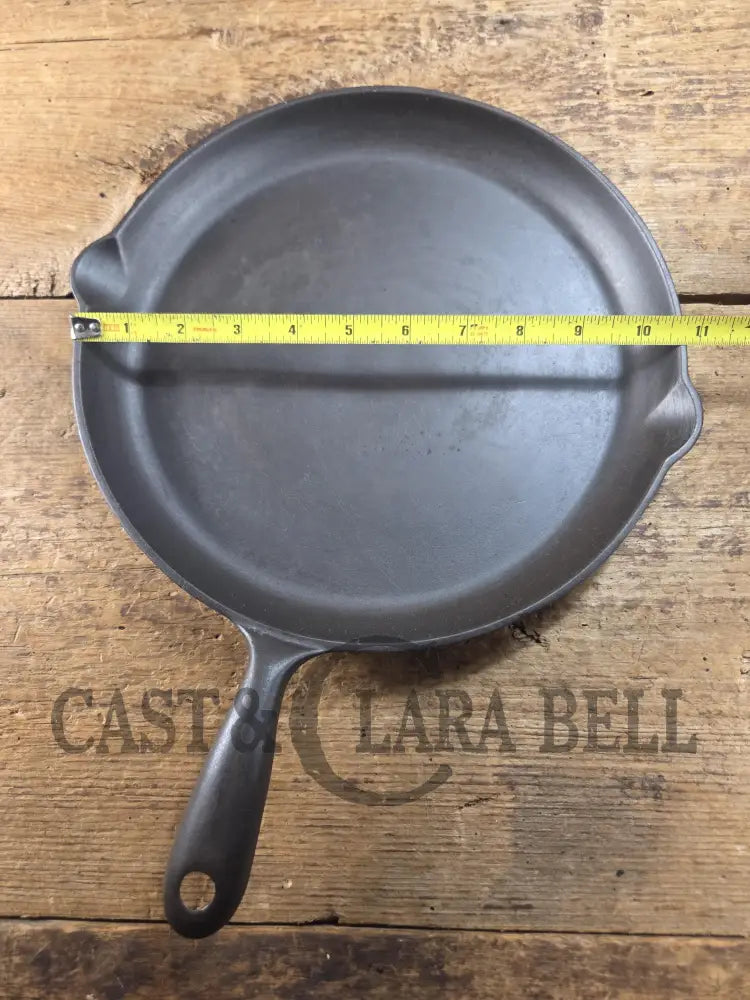 Elegant and hard to source! 1920-30βs WagnerWare #9 Shallow Skillet 1099. Great gift idea! Restored and Ready to Use!