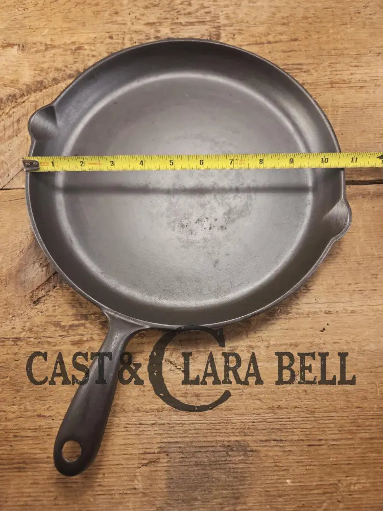 Elegant and hard to source! 1920-30’s WagnerWare #8 Shallow Skillet 1099. Great gift idea! Restored and Ready to Use!