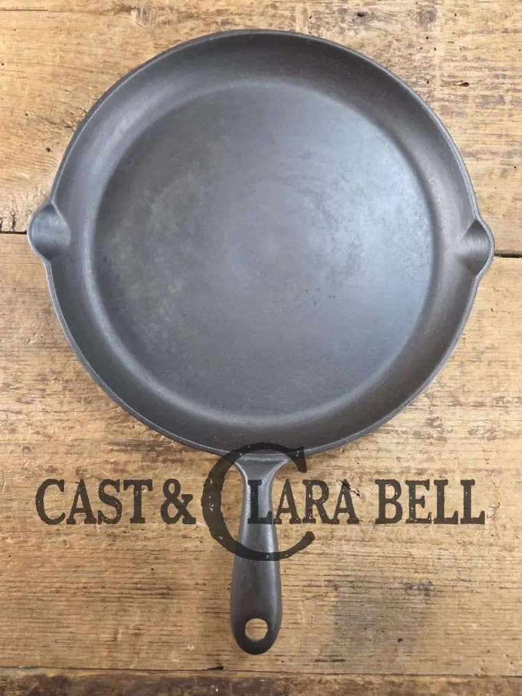 Elegant and hard to source! 1920-30’s WagnerWare #9 Shallow Skillet 1099. Great gift idea! Restored and Ready to Use!