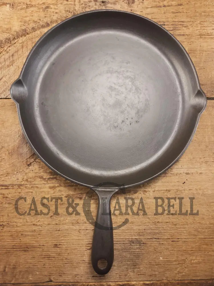 Elegant and hard to source! 1920-30βs WagnerWare #8 Shallow Skillet 1099. Great gift idea! Restored and Ready to Use!