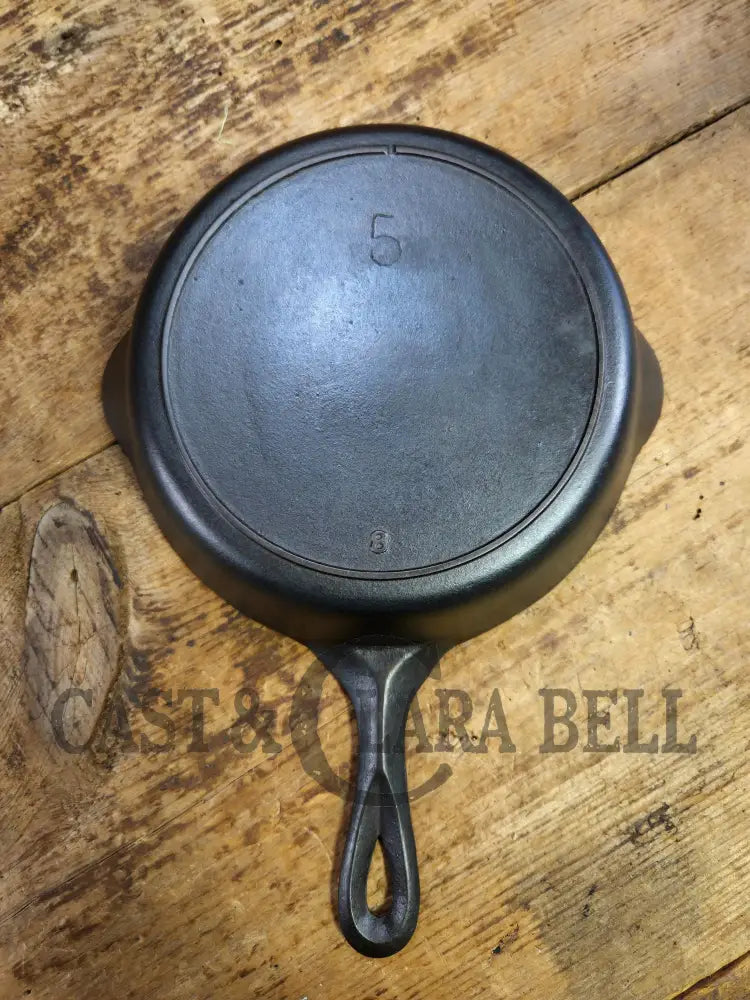 Elegant and hard working. You have to try one of these early 1900βs Lodge #5 Cast Iron Skillets Single Notch Raised 8