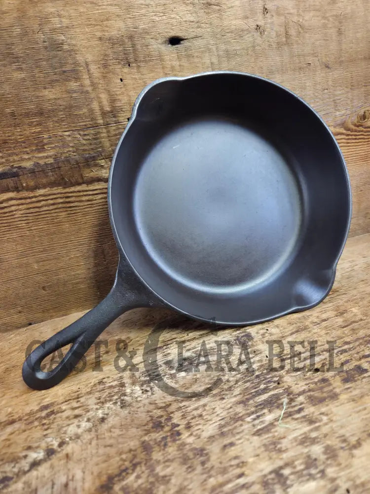 Elegant and hard working. You have to try one of these early 1900βs Lodge #5 Cast Iron Skillets Single Notch Raised 8